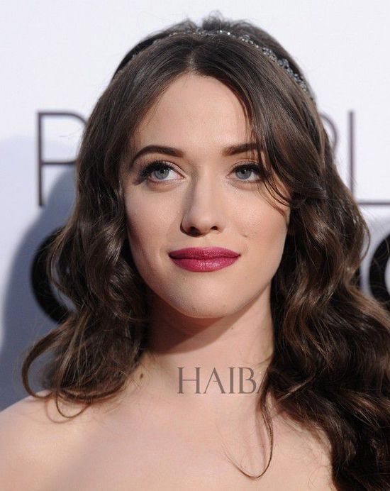 凯特·戴琳斯 (Kat Dennings) 演绎发带搭配Look