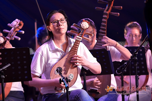 连云港海之声民族乐团举行演出