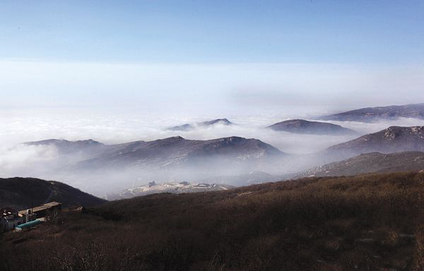 连云港海上云台山出现壮观的云海美景