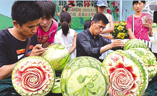 花果山景区举办"2015连云港之夏猴王带你吃西瓜"活动