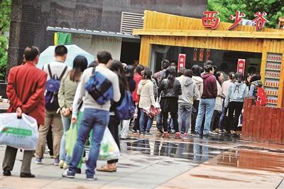 IT男北京转做肉夹馍日进万元 叹“宇宙中心”房价