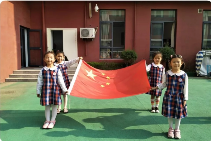 全区中小学举行活动庆祝中华人民共和国成立七十周年