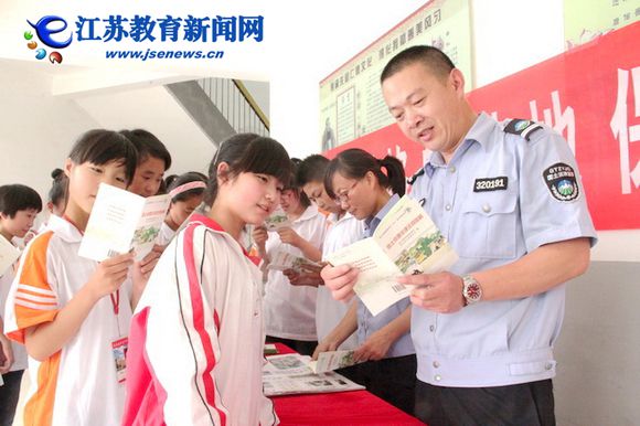 东海洪庄中学开展“全国土地日”宣传活动（图）