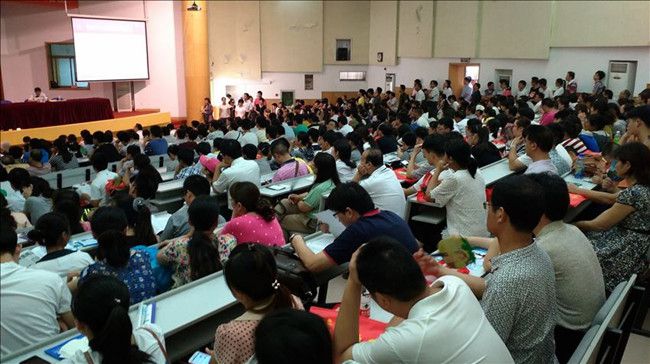 连云港市举办2014年高考第一阶段志愿填报咨询会