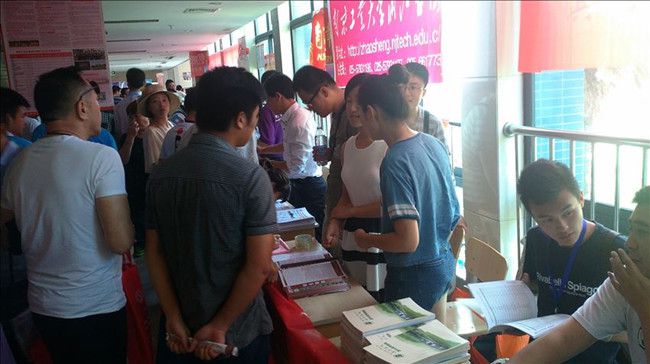 连云港市举办2014年高考第二阶段志愿填报咨询会