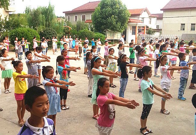 开学季 连云区云山小学紧张有序