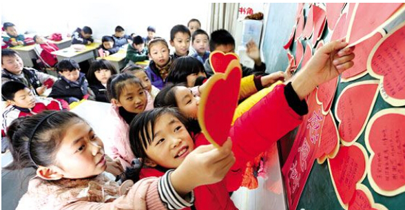 连云港东海小学生开展以“佳节传递祝福 新年不忘感恩”活动