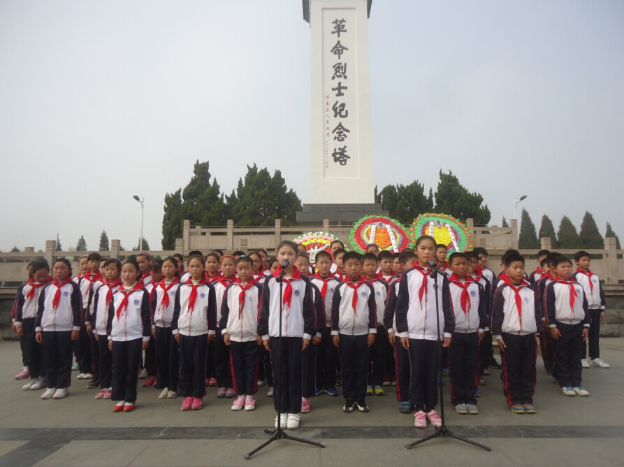 连云港灌南新安小学：举行祭扫烈士墓活动