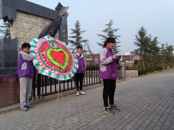 板浦高中组织学生开展清明节祭奠先烈活动