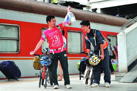 铁路部门新规：今起坐火车不准携带自行车