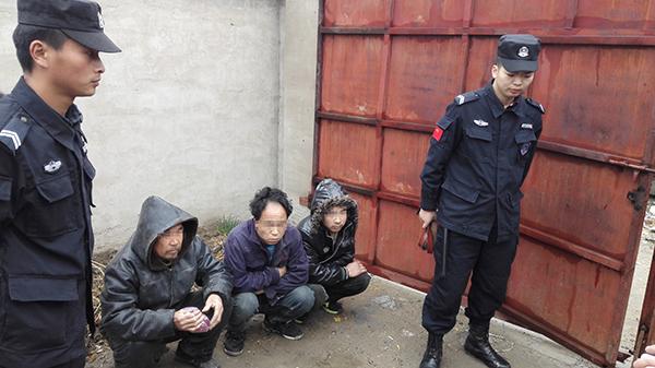 江苏泰州，被抓获的犯罪嫌疑人。