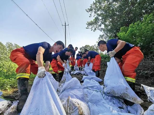 连云港：70名消防指战员30天增援三地防汛抢险