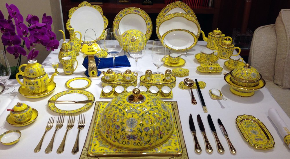 APEC国宴采用“帝王黄”珐琅彩瓷 每人需68件