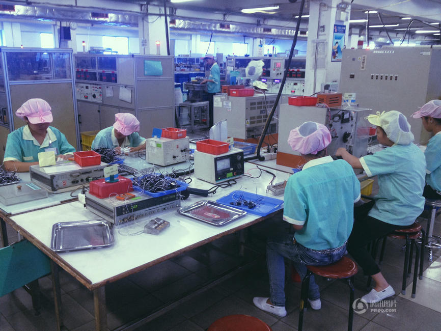 东莞电子厂用童工被查 学生工资被层层克扣