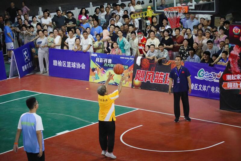 图说：连云港“赣超”掀起黄海之滨篮球“风暴”