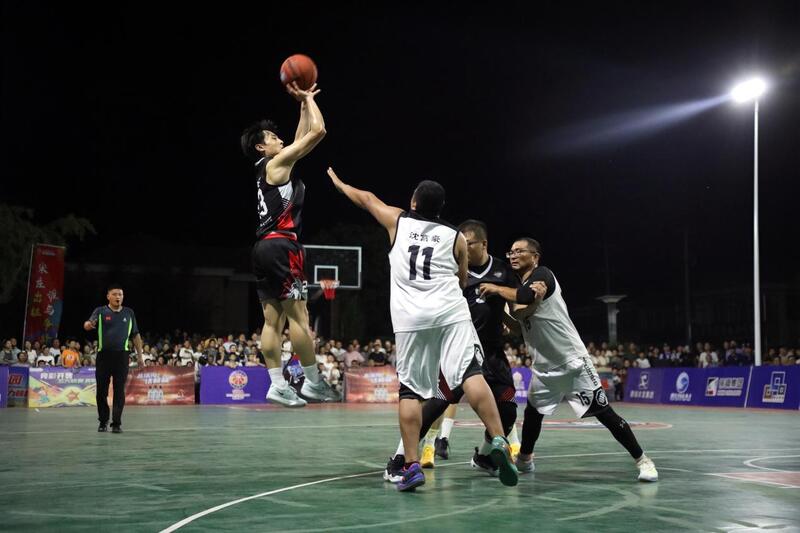 图说：连云港“赣超”掀起黄海之滨篮球“风暴”