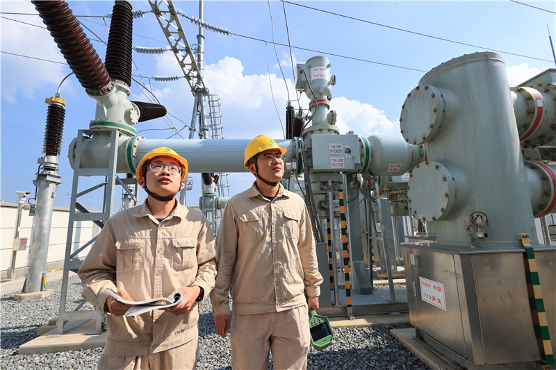 连云港：战高温 保供电