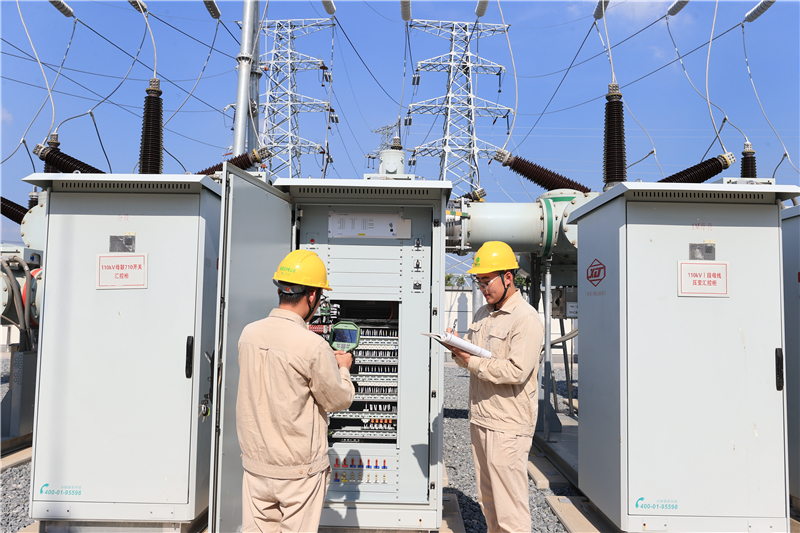 连云港：战高温 保供电